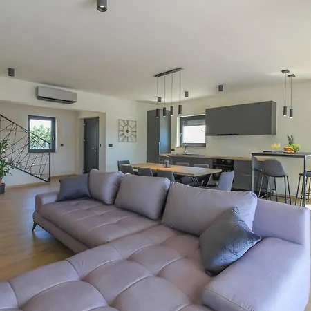 Villa Esire *