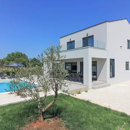 Esire Villa *